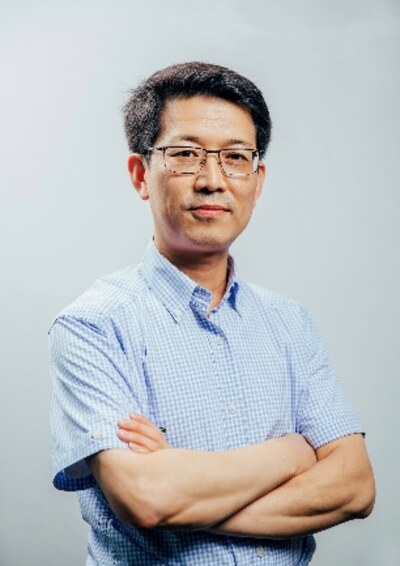 Headshot of E-CACS President Dr. Mingwen (Kevin) Wang