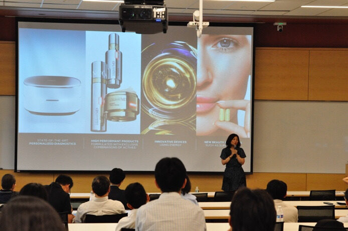 Dr. Chunhua Li (L'Oréal) presenting in Session 1A